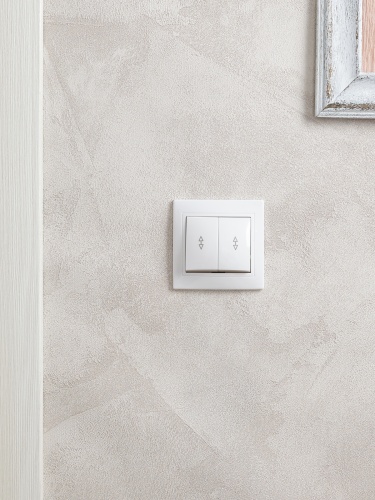 Выключатель 2-клавишный проходной ВСп10-2-0-КБ 10А КВАРТА белый | код EVK22-K01-10-DM | IEK фото 4