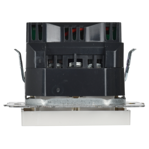 Розетка BRITE РЮш10-1-БрБ 16А с USB A+A 2.1А с заземл. защ. шторки бел. | код. BR-R14-16-U21-D21-K01 | IEK фото 3