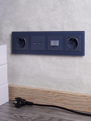 Розетка BRITE РЮш10-1-БрМ 16А с USB A+A 2.1А с заземл. защ. шторки маренго | код BR-R14-16-U21-D21-K35 | IEK фото 3