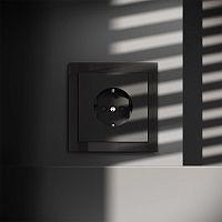 Розетка 1-м СП S70 16А с заземл. защ. шторки механизм черн. матов. Voltum VLS040208