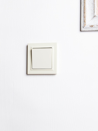 BRITE Выключатель 1-клавишный 10А ВС10-1-0-БрКр бежевый | код BR-V10-0-10-K10 | IEK фото 2