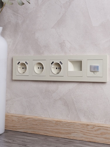 BRITE Рамка 5-мест. РУ-5-Бр беж. рифленый IEK | код BR-M52-51-K10 | IEK фото 4