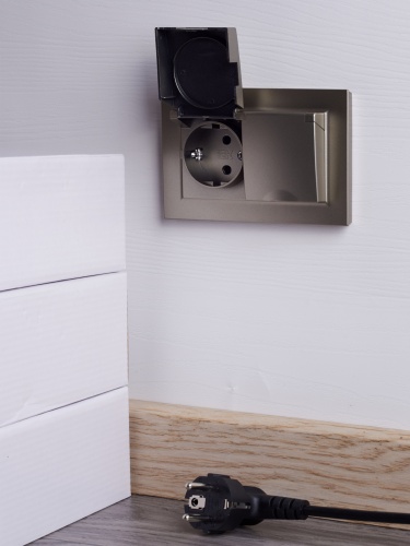 BRITE Розетка 2-местная с заземлением с защитными шторками и крышкой 16А в сборе IP44 РСбш12-3-44-БрШ шампань | код BR-R26-16-44-K37-F | IEK фото 5 BRITE Розетка 2-местная с заземлением с защитными шторками и крышкой 16А в сборе IP44 РСбш12-3-44-БрШ шампань | код BR-R26-16-44-K37-F | IEK фото 5