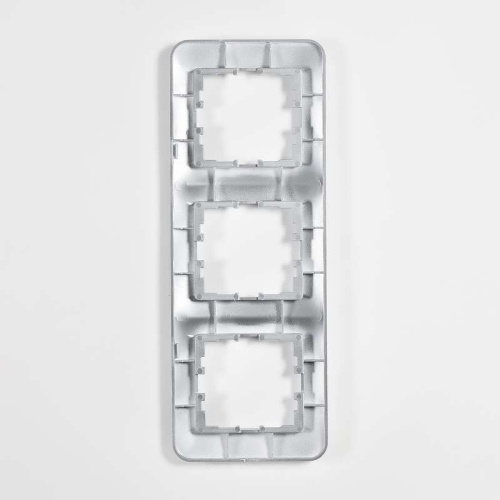 Рамка 3-м Karina Life вертикал. матов. серебр. LEZARD 708-4300-153 фото 3