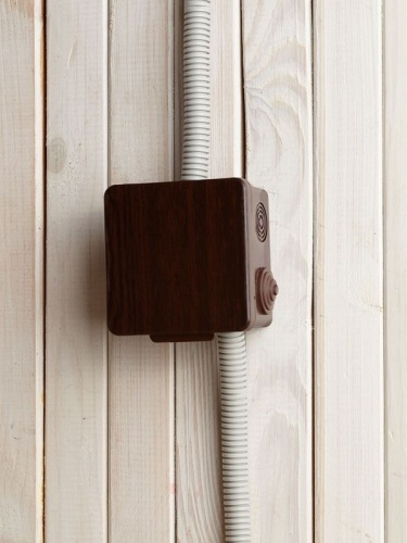 Коробка распределительная КМ 80х80х50мм для наружного монтажа с откидной крышкой IP54 7 вв. дуб | код UKO31-080-080-050-K24-54 | IEK фото 6