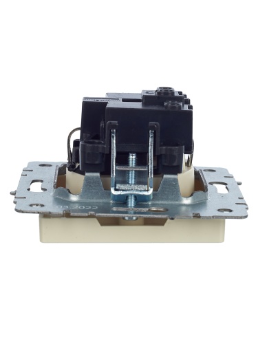 BRITE Розетка 1-местная с заземлением с защитными шторками 16А РС14-1-0-БрКр бежевый | код BR-R14-16-K10 | IEK фото 3