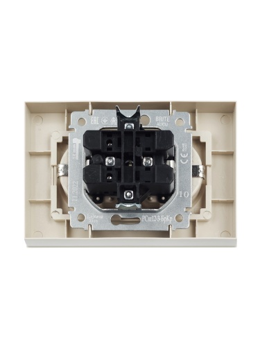 BRITE Розетка 2-местная с заземлением с защитными шторками 16А в сборе РСш12-3-БрКр бежевый | код BR-R24-16-K10-F | IEK фото 7