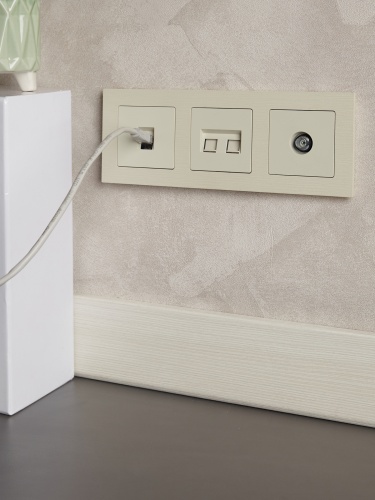 BRITE Розетка TV проходная РТВ10-0-БрКр бежевый | код BR-A10-P-K10 | IEK фото 3