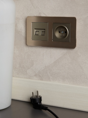 BRITE Розетка двойная RJ11+RJ45 кат.5E РК/Т12-БрШ шампань | код BR-KT20-O-1-K37 | IEK фото 5 BRITE Розетка двойная RJ11+RJ45 кат.5E РК/Т12-БрШ шампань | код BR-KT20-O-1-K37 | IEK фото 5