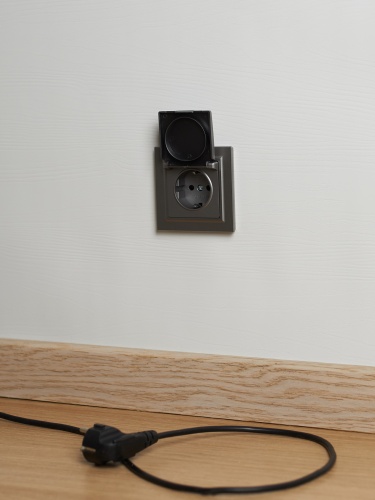 BRITE Розетка 1-местная с заземлением с защитными шторками и крышкой 16А IP44 РСбш10-3-44-БрС сталь | код BR-R16-16-44-K46 | IEK фото 10