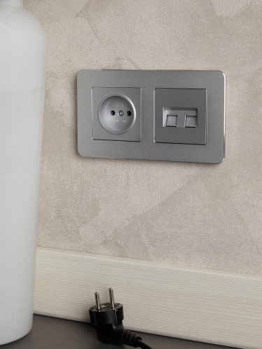 BRITE Розетка 1-местная без заземления без защитных шторок 10А РС10-1-0-БрА алюминий | код BR-R10-10-K47 | IEK фото 5