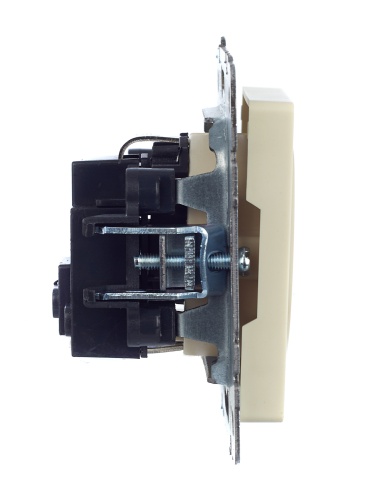 BRITE Розетка 1-местная с заземлением с защитными шторками 16А РС14-1-0-БрКр бежевый | код BR-R14-16-K10 | IEK фото 5