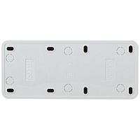 Розетка Intro Quadro 2-206-01 с заземлением трехместная 3х2P+E, 16А-250В, IP20, ОУ, белый | код Б0053819 | ЭРА