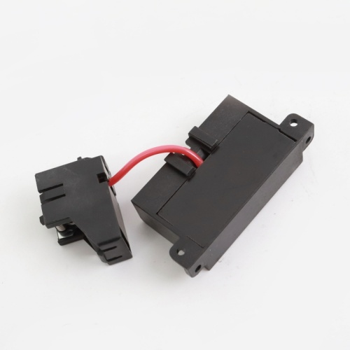 Расцепитель пониженного напряжения UVT для MGS160 напряжение DC24 | код UVT-MGS160DC24R | DKC