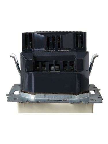 Розетка BRITE РЮш11-1-БрКр 16А с USB A+C 18Вт с заземл. защ. шторки беж. | код. BR-R14-16-U22-018-K10 | IEK фото 2