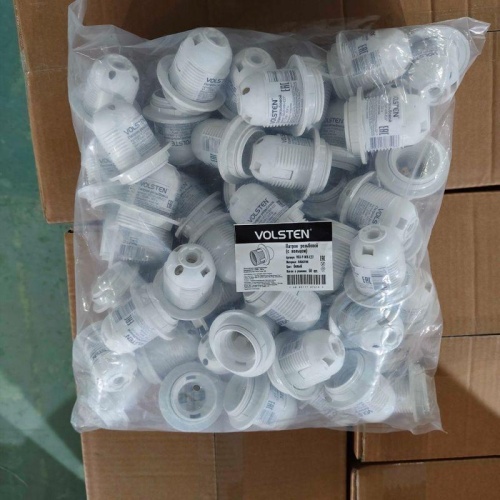 Патрон резьбовой V03-P-WR-E27 E27 220В 4А с кольцом под лампу пласт. Volsten 12216