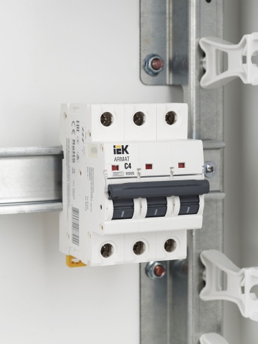 ARMAT Автоматический выключатель M06N 3P C 4А | код AR-M06N-3-C004 | IEK  фото 2