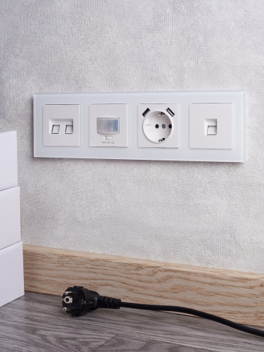 BRITE Рамка 4-мест. РУ-4-2-Бр стекло бел. матовый IEK | код BR-M42-G-31-K01 | IEK фото 5