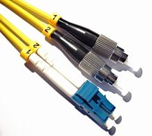 Патч-корд оптический TWT, PVC, дуплексный, FC/APC-FC/UPC, SM OS2, 3.0 м | код TWT-2FC-2FC/SAU-3.0 | TWT